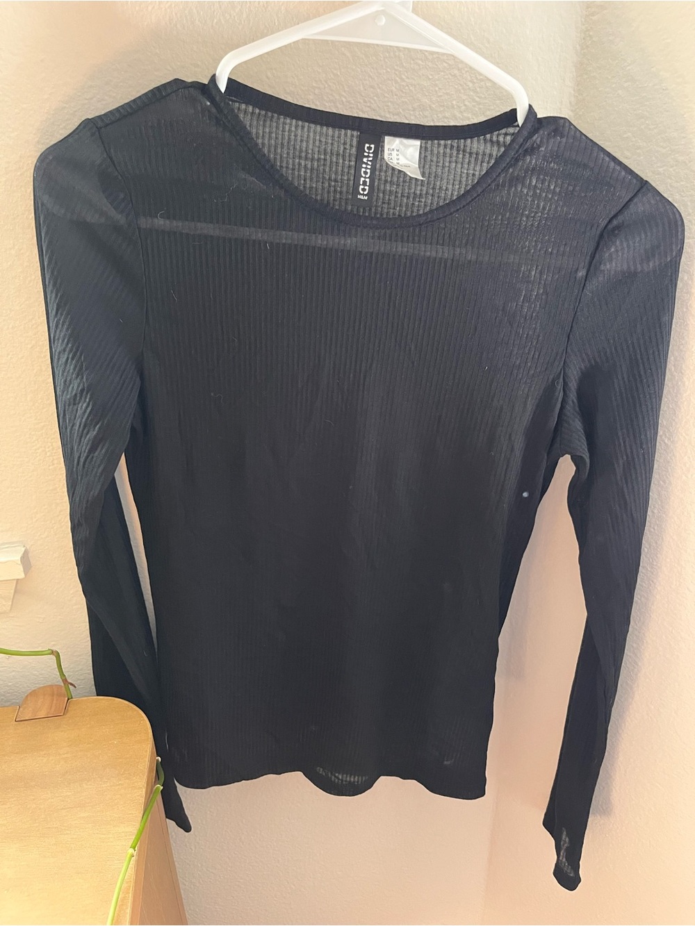 H&M DIVIDED Black Long-Sleeve Ribbed Top